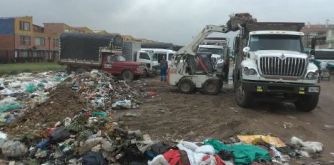 Atención a emergencia de basuras en Bosa