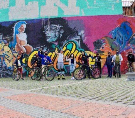 Ven a disfrutar del talento urbano de Bosa montando bicicleta